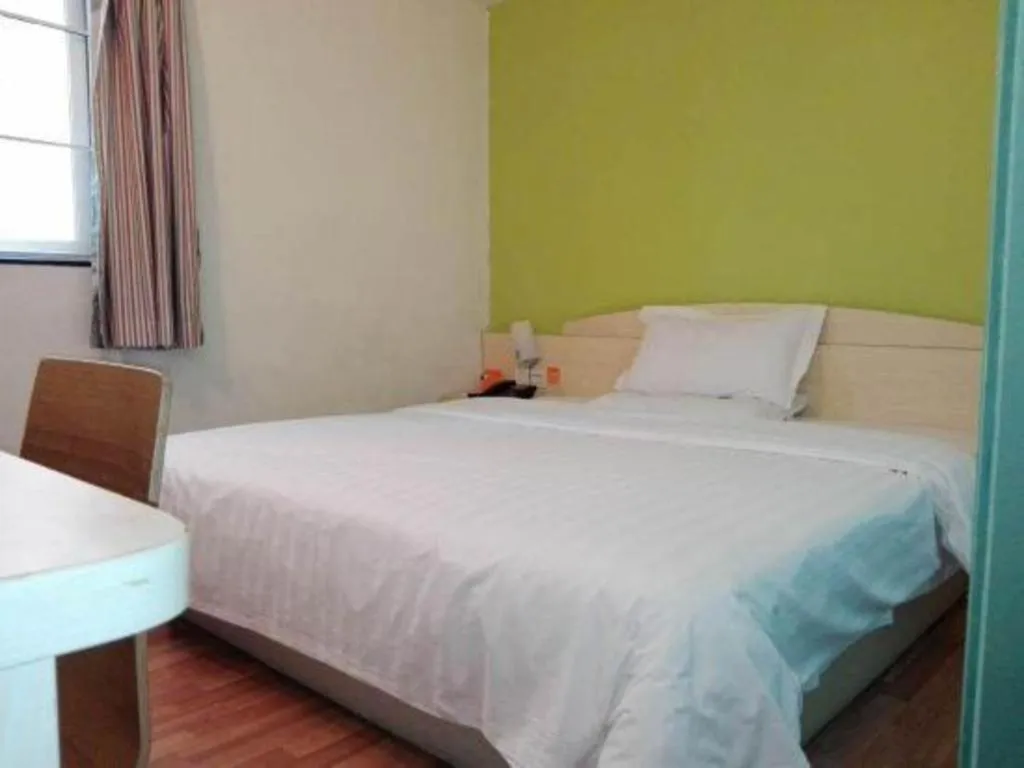 Bed in 7 Days Inn Guangzhou Zoo Huanghuagang Metro Station