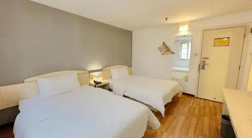 Bed in 7 Days Inn Guangzhou Zoo Huanghuagang Metro Station Bed in 7 Days Inn Guangzhou Zoo Huanghuagang Metro Station