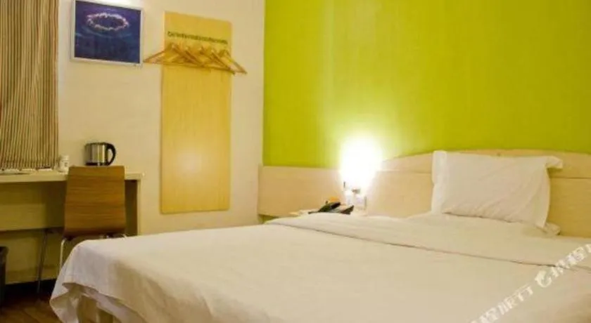 Bed in 7 Days Inn Guangzhou Zoo Huanghuagang Metro Station