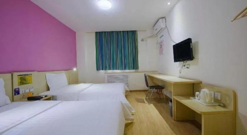Bed in 7 Days Inn Guangzhou Zoo Huanghuagang Metro Station