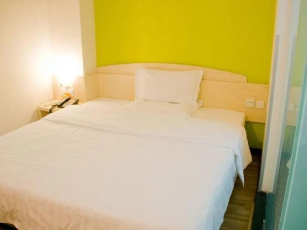 Bed in 7 Days Inn Guangzhou Zoo Huanghuagang Metro Station