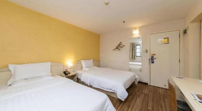 Bed in 7 Days Inn Guangzhou Zoo Huanghuagang Metro Station