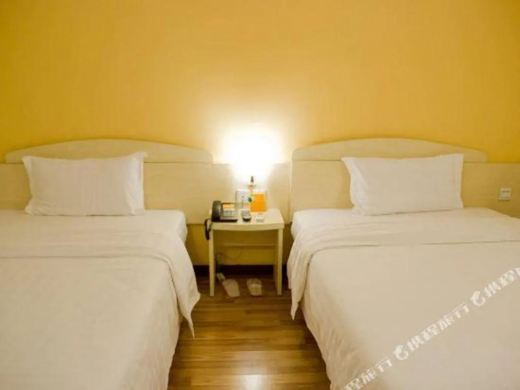 Bed in 7 Days Inn Guangzhou Zoo Huanghuagang Metro Station