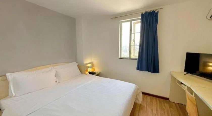 Bed in 7 Days Inn Guangzhou Zoo Huanghuagang Metro Station