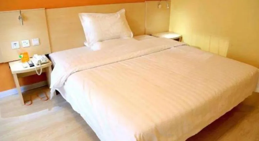 Bed in 7 Days Inn Guangzhou Zoo Huanghuagang Metro Station