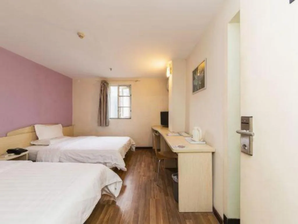 Bed in 7 Days Inn Guangzhou Zoo Huanghuagang Metro Station