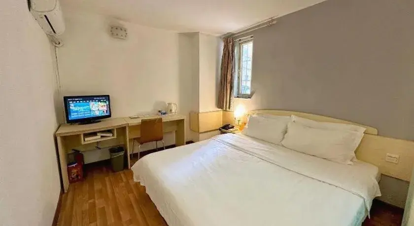 Bed in 7 Days Inn Guangzhou Zoo Huanghuagang Metro Station Bed in 7 Days Inn Guangzhou Zoo Huanghuagang Metro Station