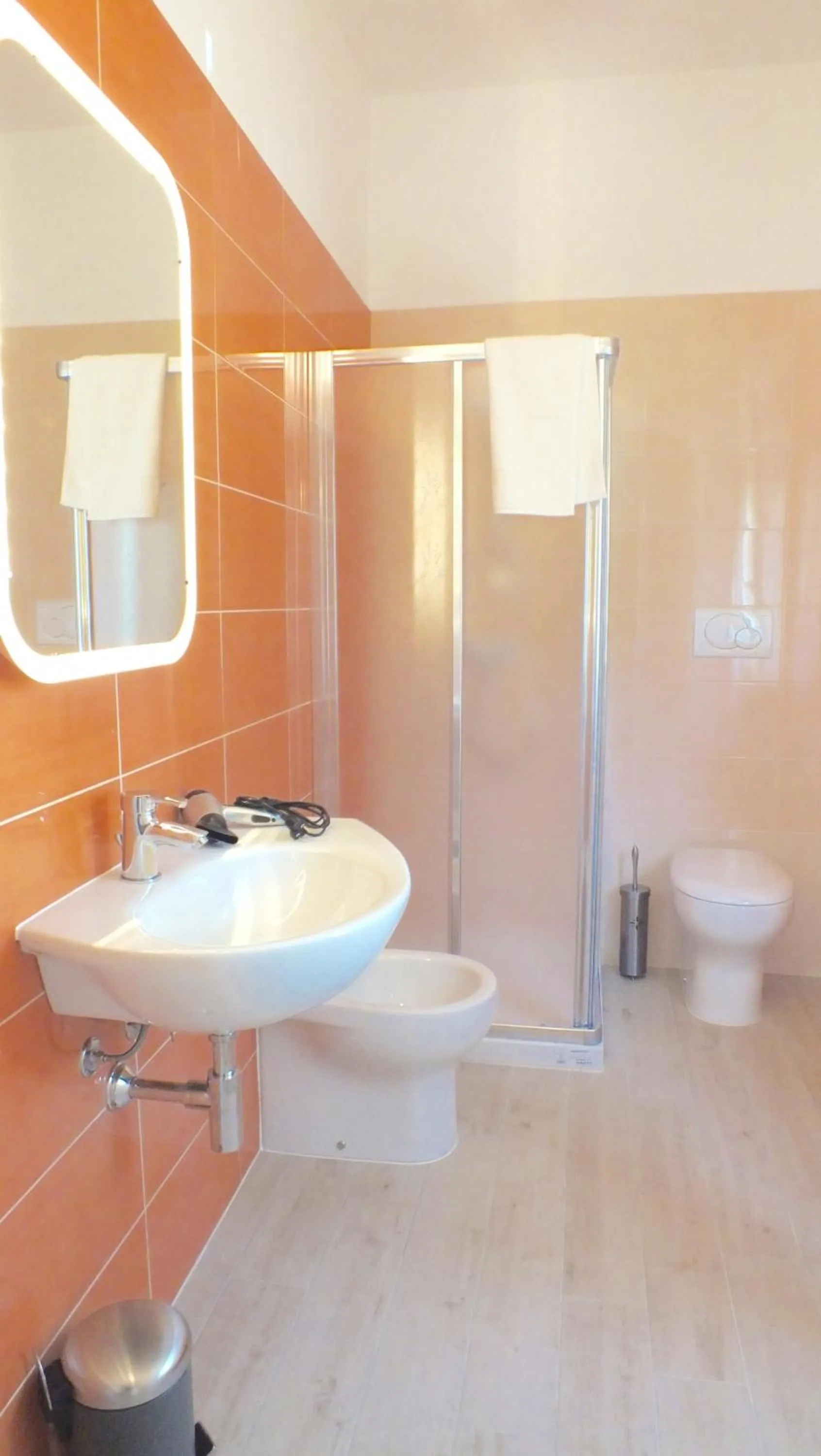 Bathroom in My Bnb Pisa