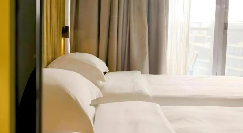 Bed in Huafa Executive Apartment Hotel Zhuhai