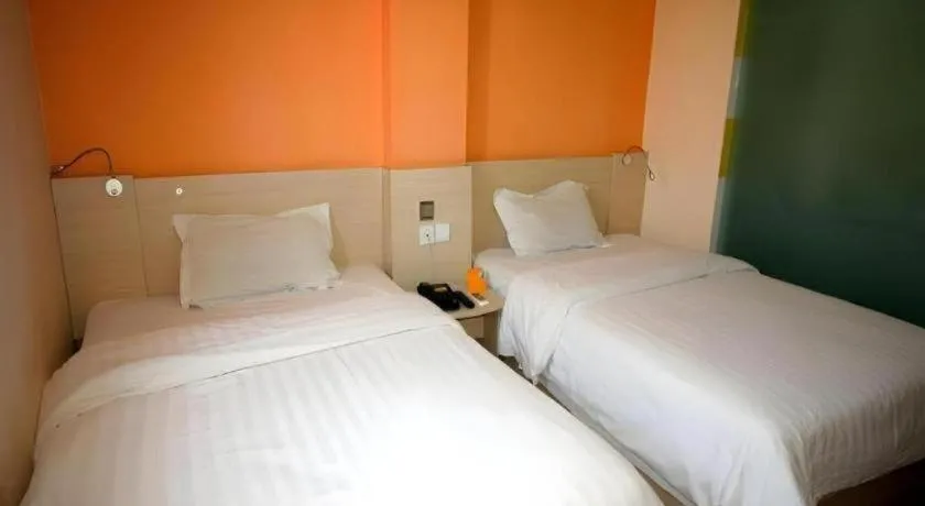 Bed in 7 Days Inn Yantai Dahaiyang Raod Railway Station