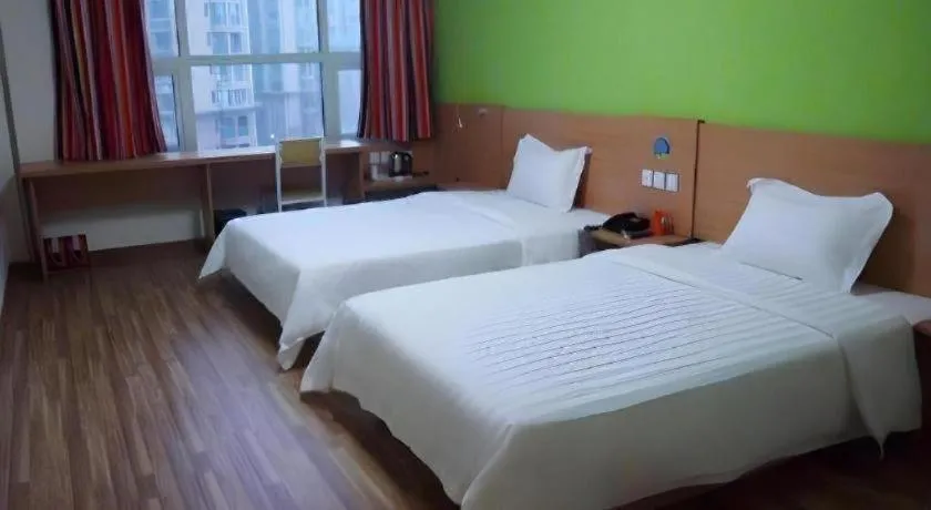 Bed in 7 Days Inn Yantai Dahaiyang Raod Railway Station