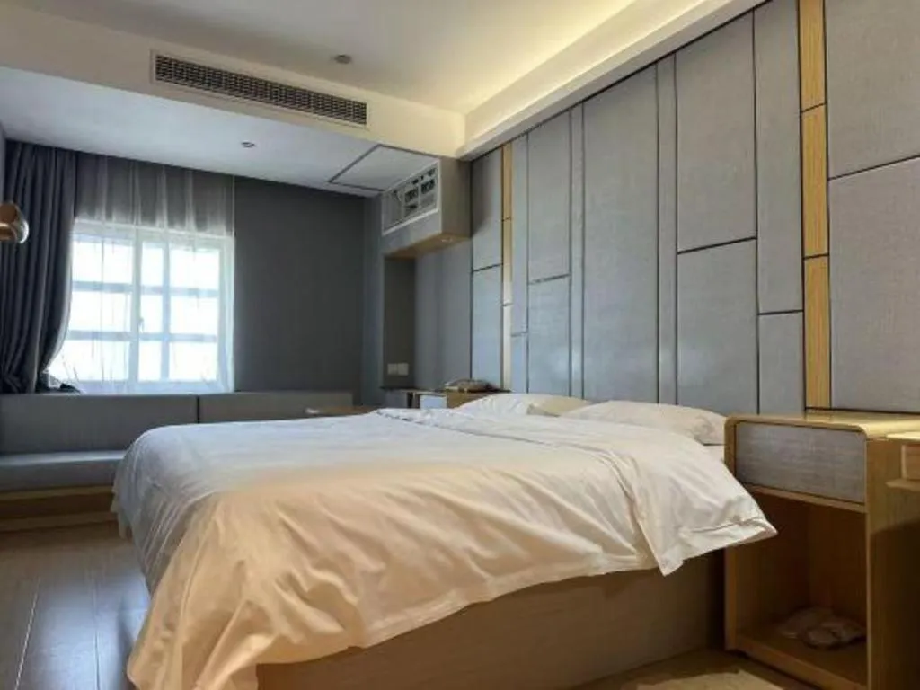 Bed in Greentree Inn Shanghai Middle Xinfu Road Huazhi Road Business Hotel