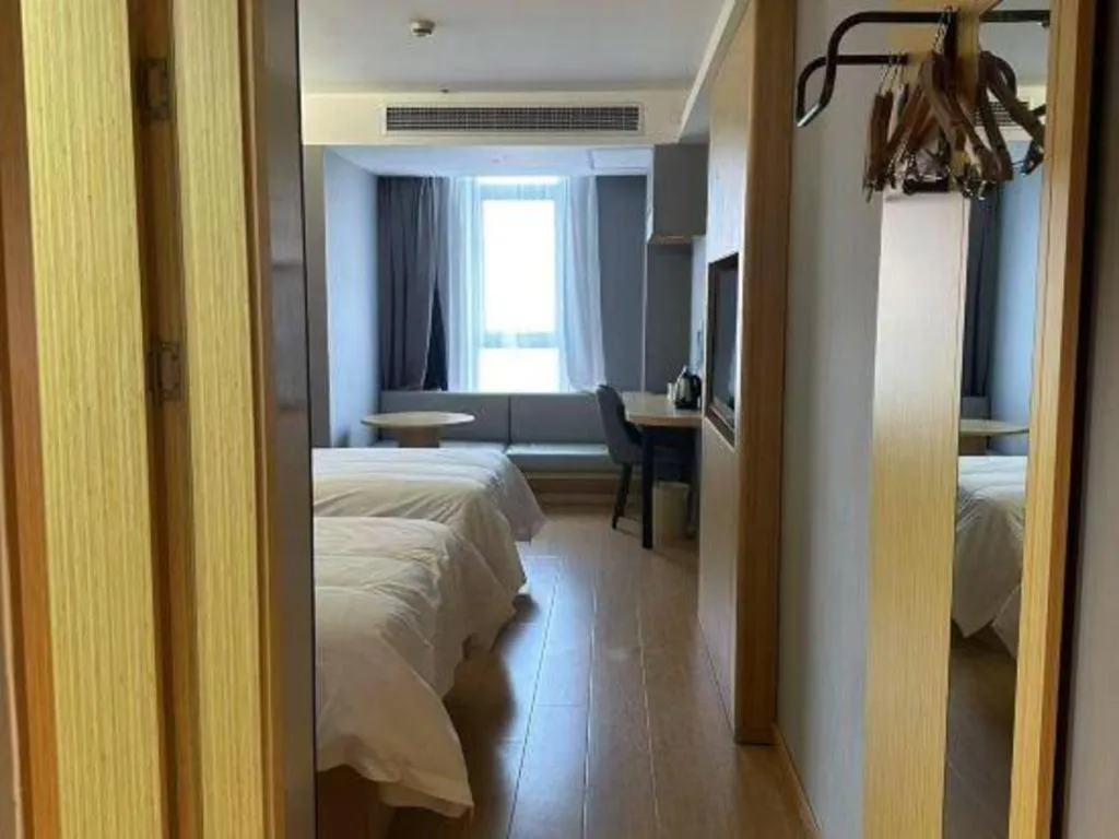 Bed in Greentree Inn Shanghai Middle Xinfu Road Huazhi Road Business Hotel