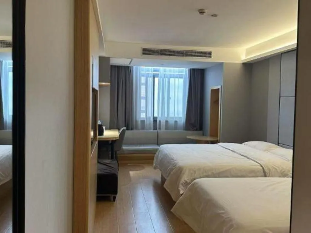 Bed in Greentree Inn Shanghai Middle Xinfu Road Huazhi Road Business Hotel