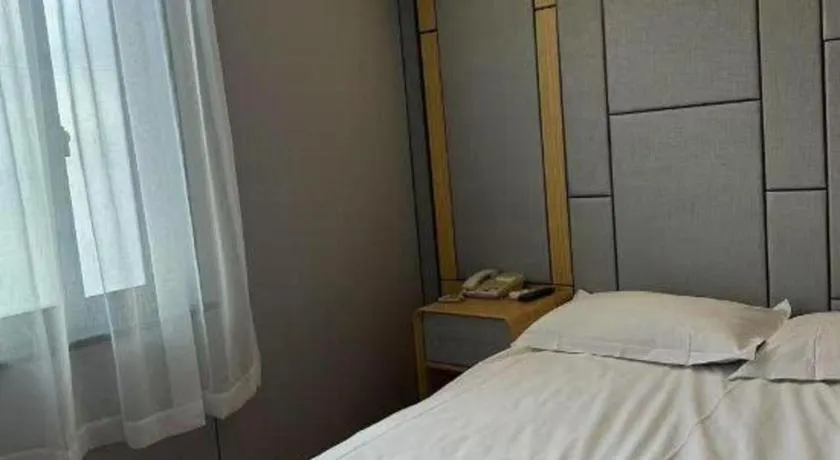 Bed in Greentree Inn Shanghai Middle Xinfu Road Huazhi Road Business Hotel