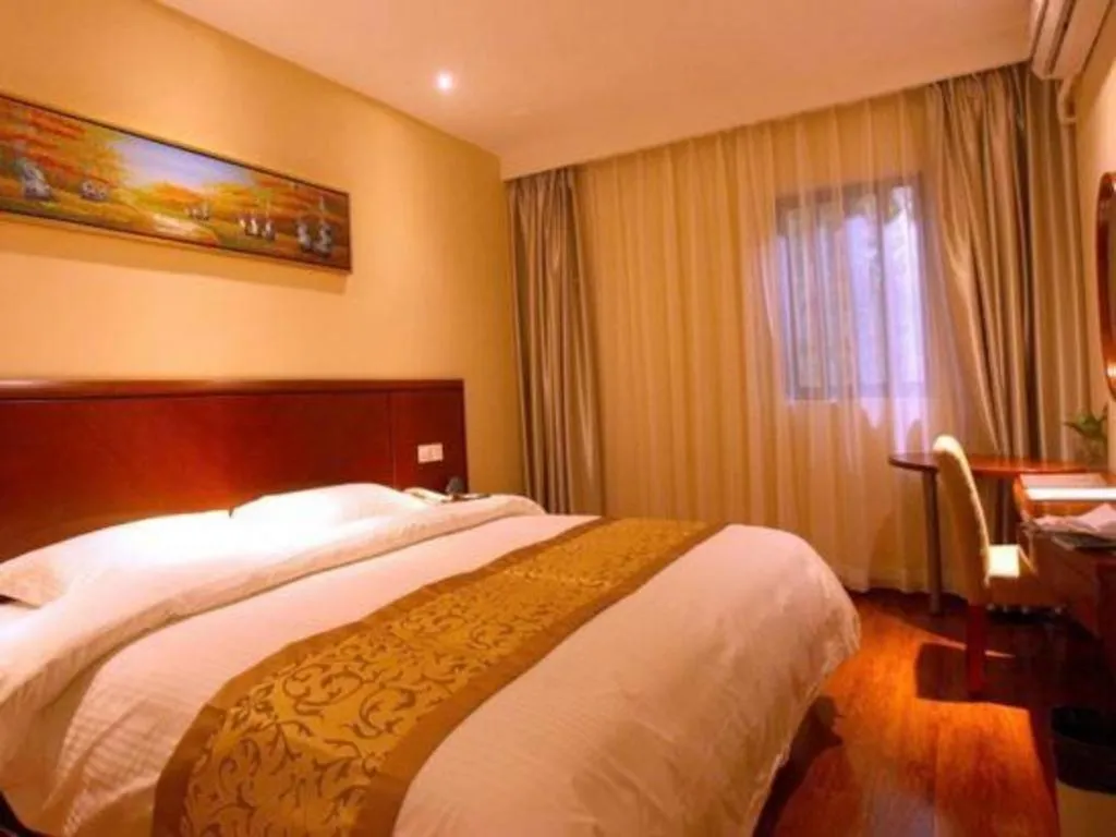 Bed in GreenTree Inn Shanghai Songjiang WanDa Plaza RonGMEi Road Express Hotel