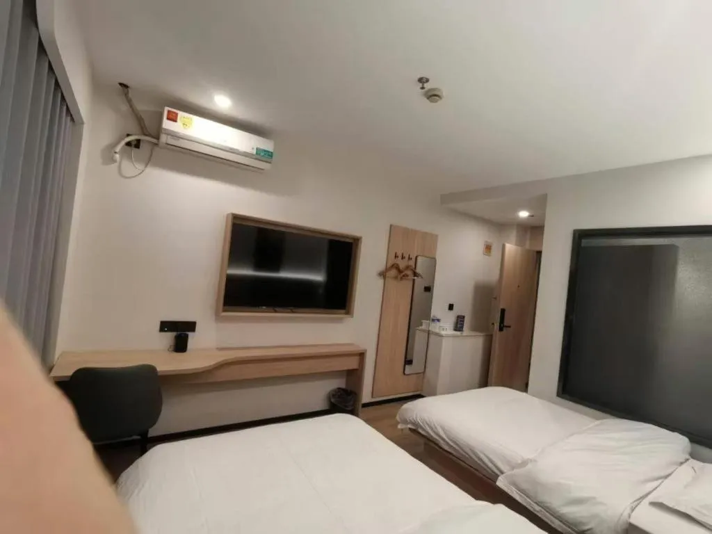 Bed in GreenTree Inn Shanghai Songjiang WanDa Plaza RonGMEi Road Express Hotel