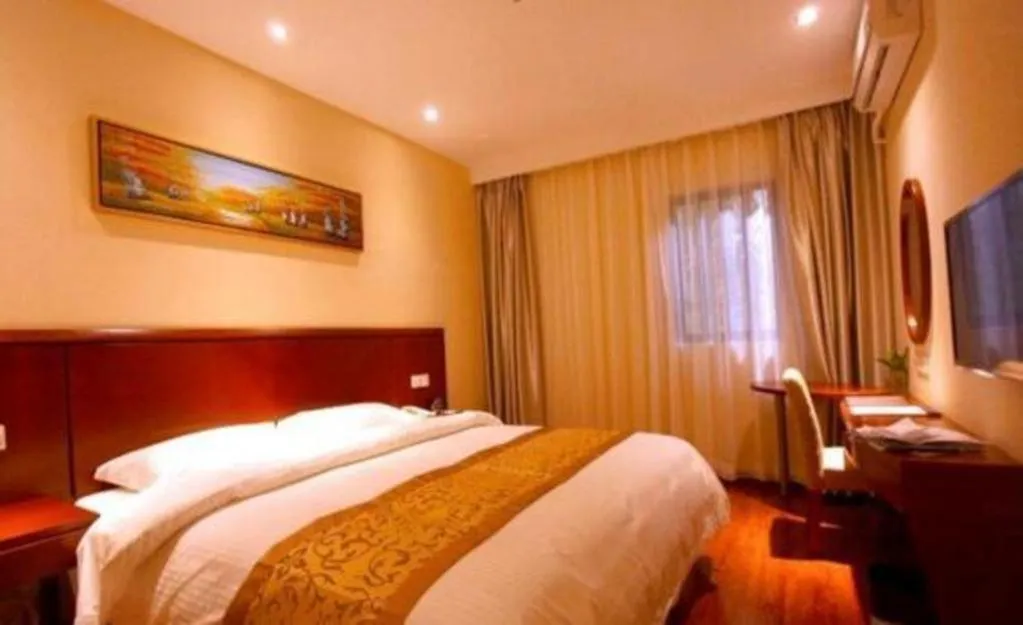 Bed in GreenTree Inn Shanghai Songjiang WanDa Plaza RonGMEi Road Express Hotel