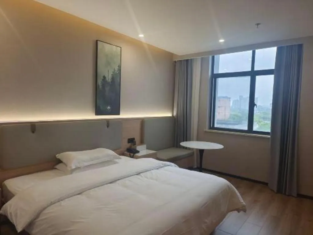 Bed in GreenTree Inn Shanghai Songjiang WanDa Plaza RonGMEi Road Express Hotel