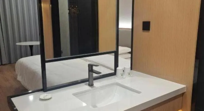 GreenTree Inn Shanghai Songjiang WanDa Plaza RonGMEi Road Express Hotel