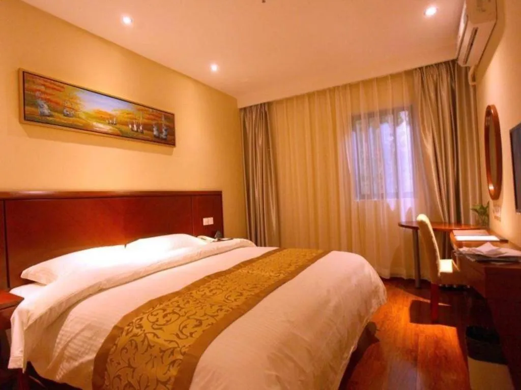Bed in GreenTree Inn Shanghai Songjiang WanDa Plaza RonGMEi Road Express Hotel