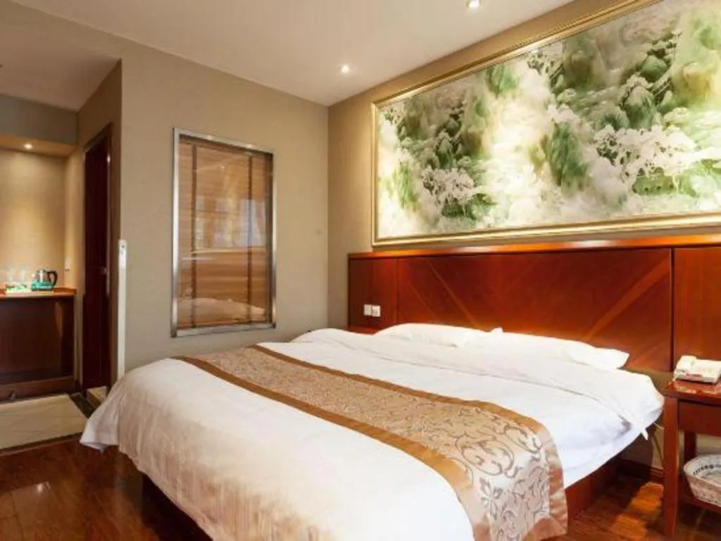 Bed in GreenTree Inn Shanghai Songjiang WanDa Plaza RonGMEi Road Express Hotel