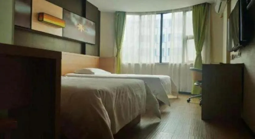 Bed in IU Hotel Changsha Yuanjialing Metro Station 2nd Hospital of Xiangya