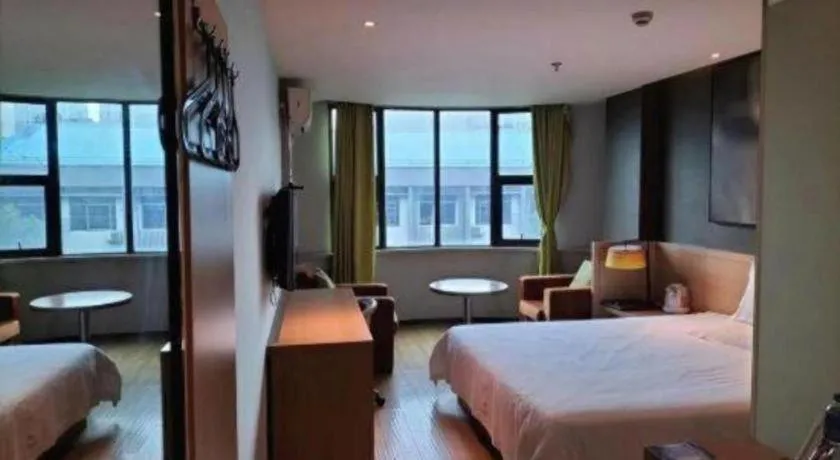 Bed in IU Hotel Changsha Yuanjialing Metro Station 2nd Hospital of Xiangya