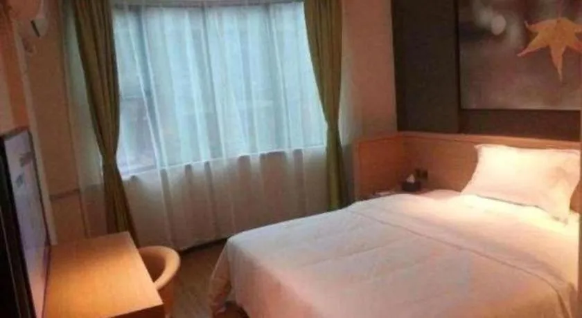 Bed in IU Hotel Changsha Yuanjialing Metro Station 2nd Hospital of Xiangya