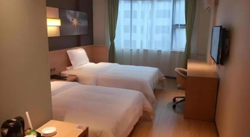 Bed in IU Hotel Changsha Yuanjialing Metro Station 2nd Hospital of Xiangya