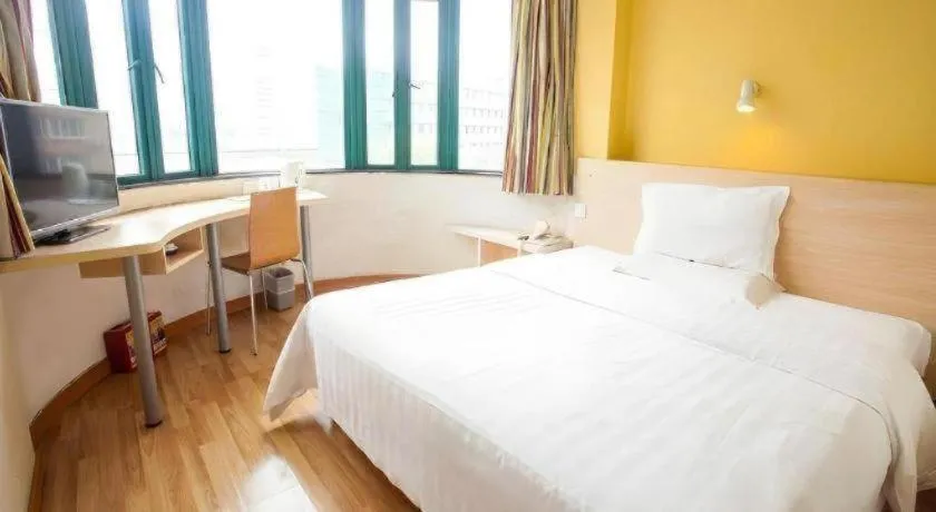 Bed in IU Hotel Changsha Yuanjialing Metro Station 2nd Hospital of Xiangya