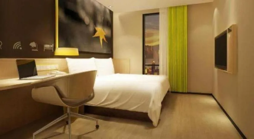 Bed in IU Hotel Changsha Yuanjialing Metro Station 2nd Hospital of Xiangya