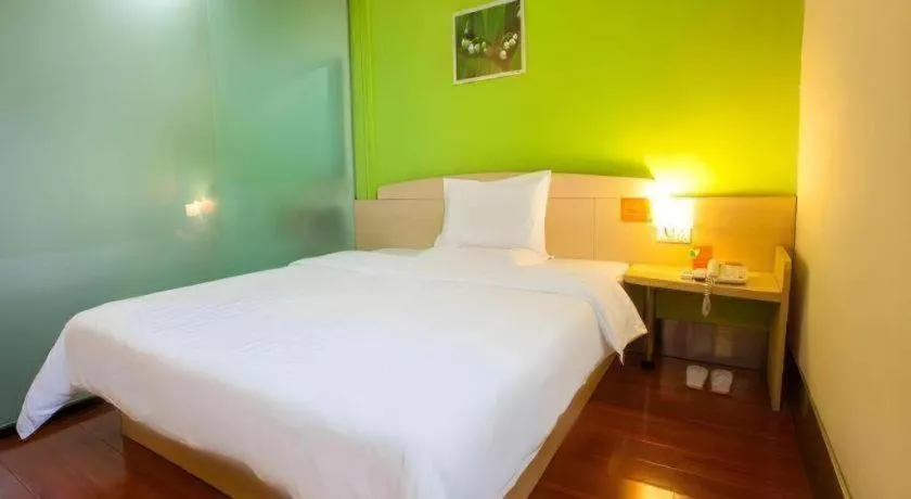 Bed in IU Hotel Changsha Yuanjialing Metro Station 2nd Hospital of Xiangya