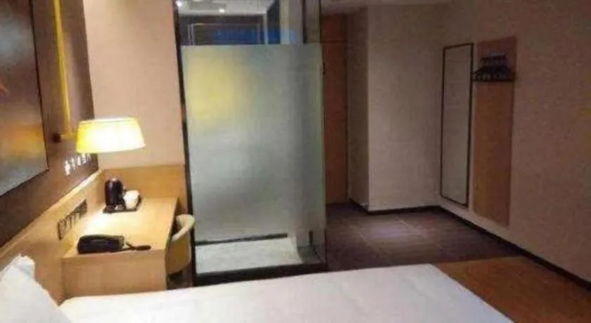 Bed in IU Hotel Changsha Yuanjialing Metro Station 2nd Hospital of Xiangya