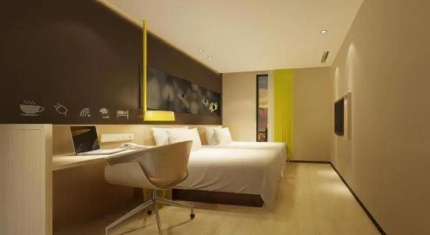 Bed in IU Hotel Changsha Yuanjialing Metro Station 2nd Hospital of Xiangya