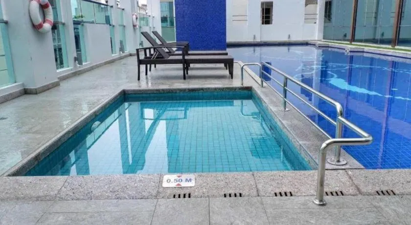 New Season Square Hotel