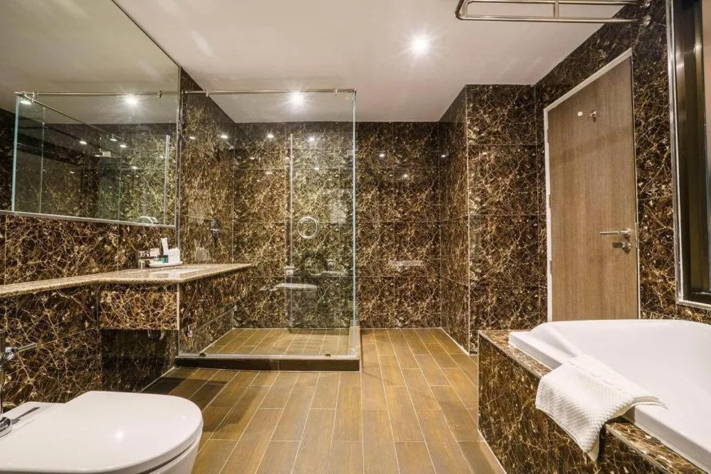 New Season Square Hotel