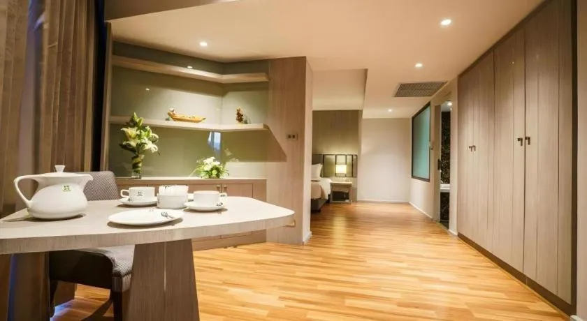 New Season Square Hotel