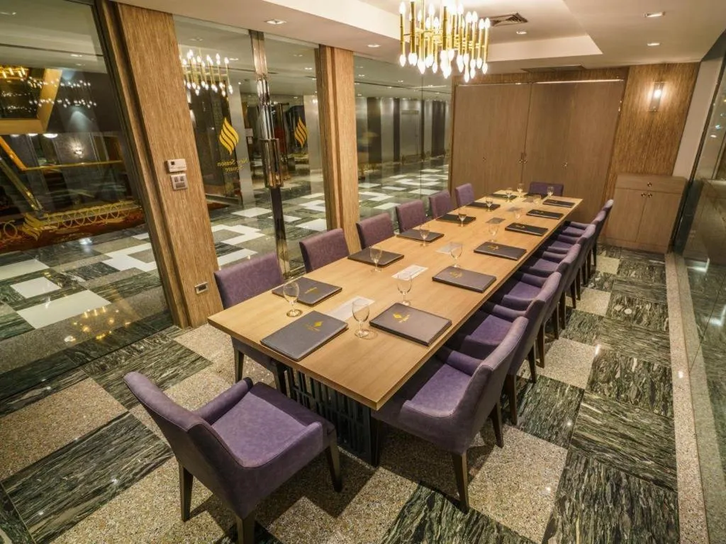 New Season Square Hotel