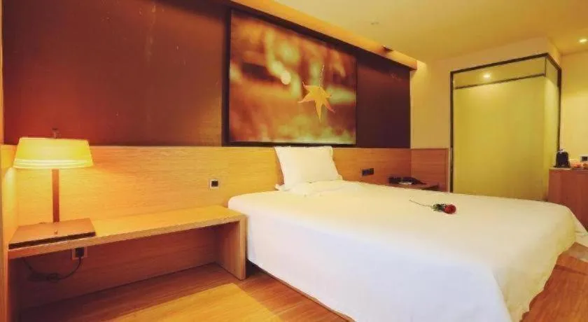 Bed in IU Hotel Guangzhou Taihe Square Branch