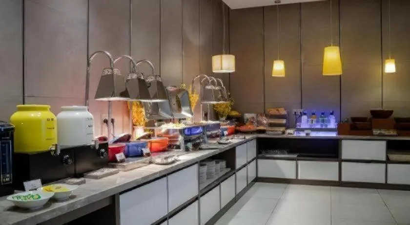 Home Inn Plus Shanghai Zhangjiang Guanglan Road Metro Station