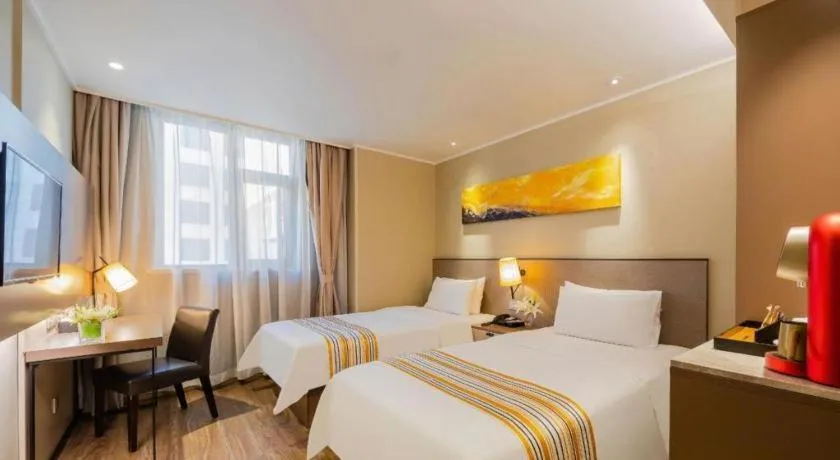 Bed in Home Inn Plus Shanghai Zhangjiang Guanglan Road Metro Station