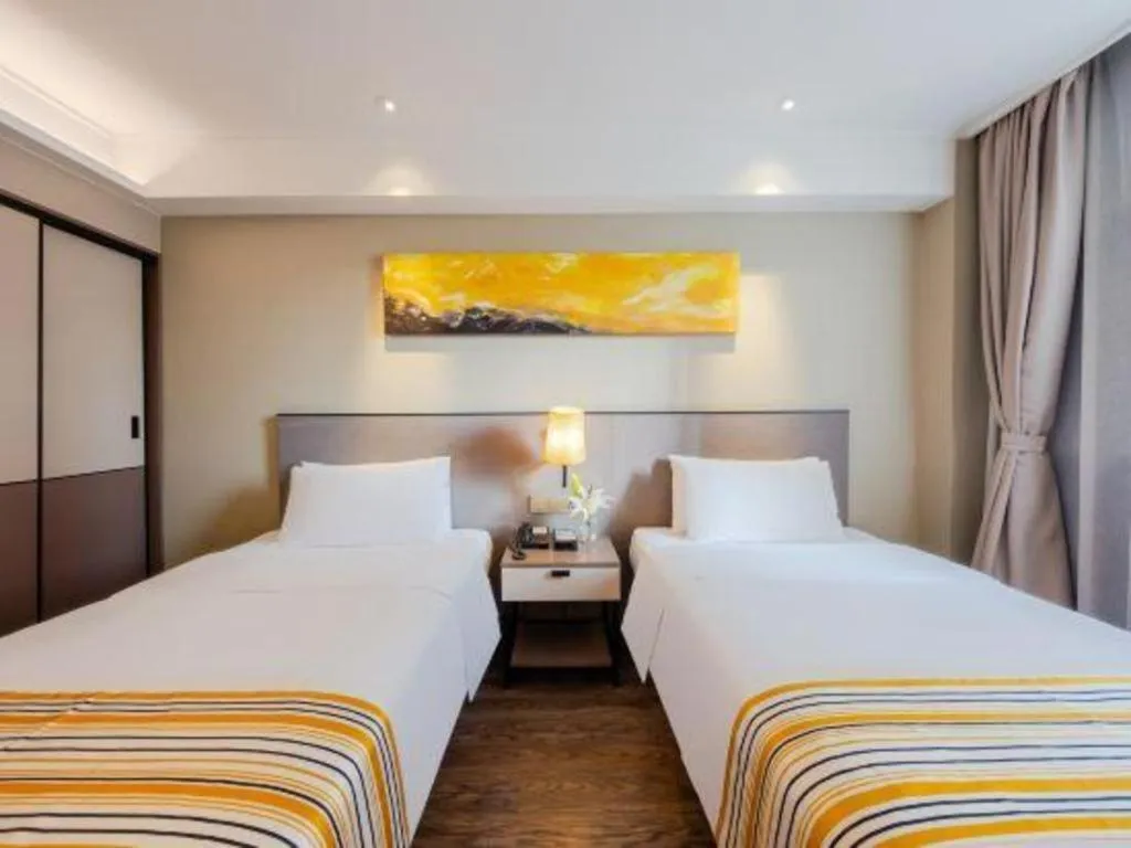 Bed in Home Inn Plus Shanghai Zhangjiang Guanglan Road Metro Station