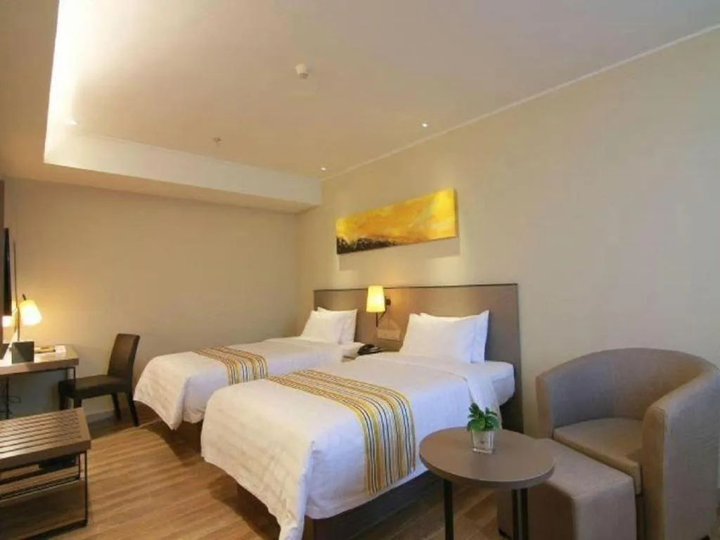 Bed in Home Inn Plus Shanghai Zhangjiang Guanglan Road Metro Station