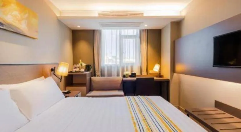 Bed in Home Inn Plus Shanghai Zhangjiang Guanglan Road Metro Station