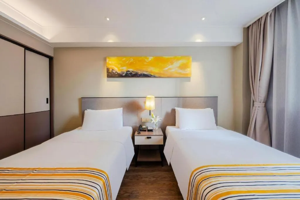 Bed in Home Inn Plus Shanghai Zhangjiang Guanglan Road Metro Station