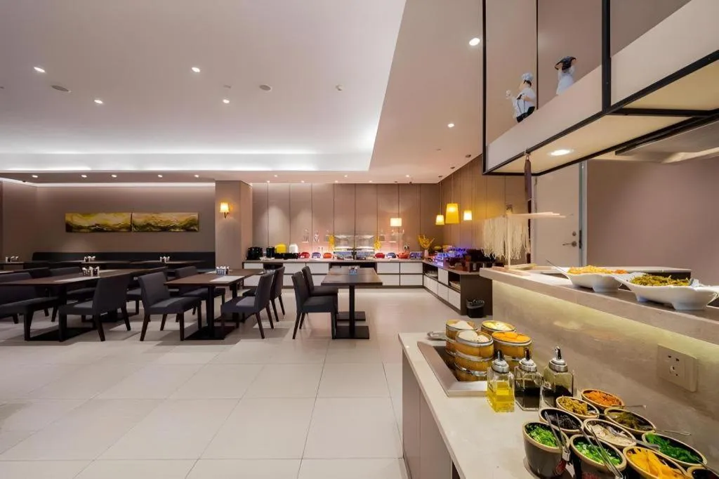 Home Inn Plus Shanghai Zhangjiang Guanglan Road Metro Station