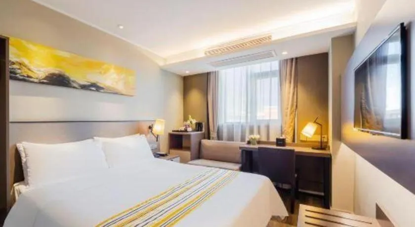 Bed in Home Inn Plus Shanghai Zhangjiang Guanglan Road Metro Station