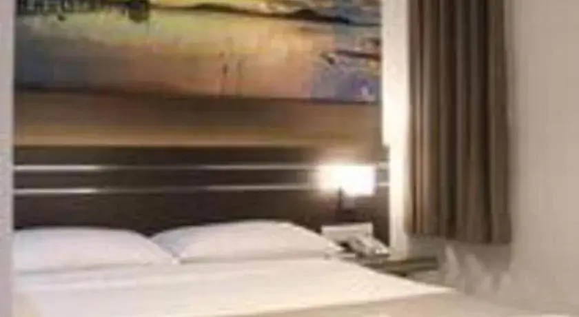 Bed in Neotel Hotel City Centre Bed in Neotel Hotel City Centre