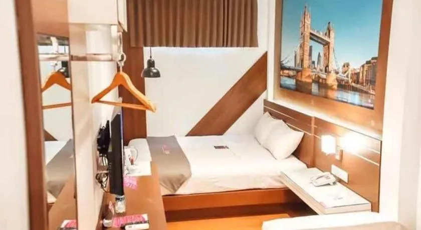 Bed in Neotel Hotel City Centre